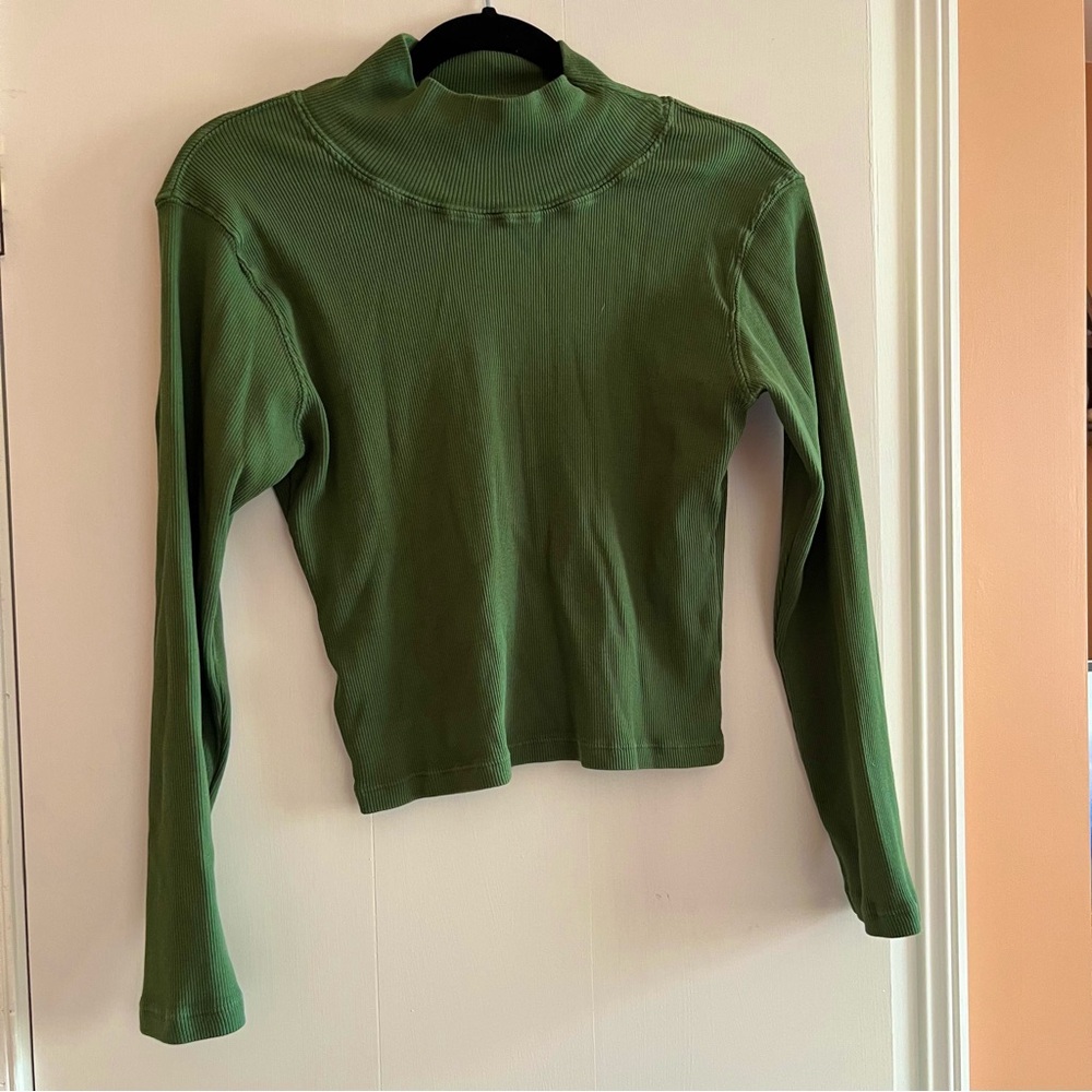 SOLD Big bud press emerald green ribbed long sleeve mock neck turtleneck.